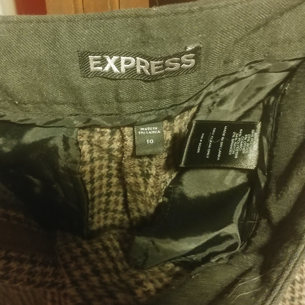 Express Shorts - Picture 3 of 4